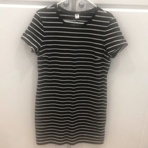Old Navy lady’s dress Size Large, black & white.